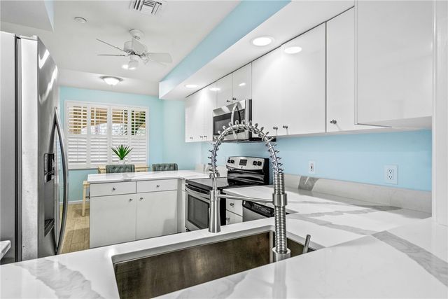 5520 N Harbor Village Drive 204, Vero Beach, FL 32967