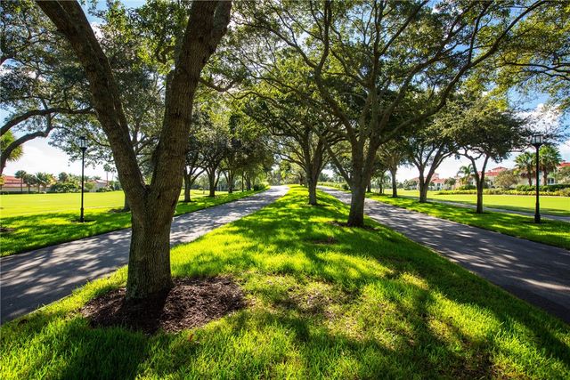 5520 N Harbor Village Drive 204, Vero Beach, FL 32967