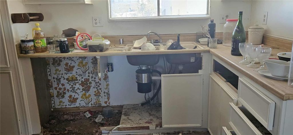 Image 10 of property listing at 7535 Camp Rock, Lucerne Valley, CA 92356