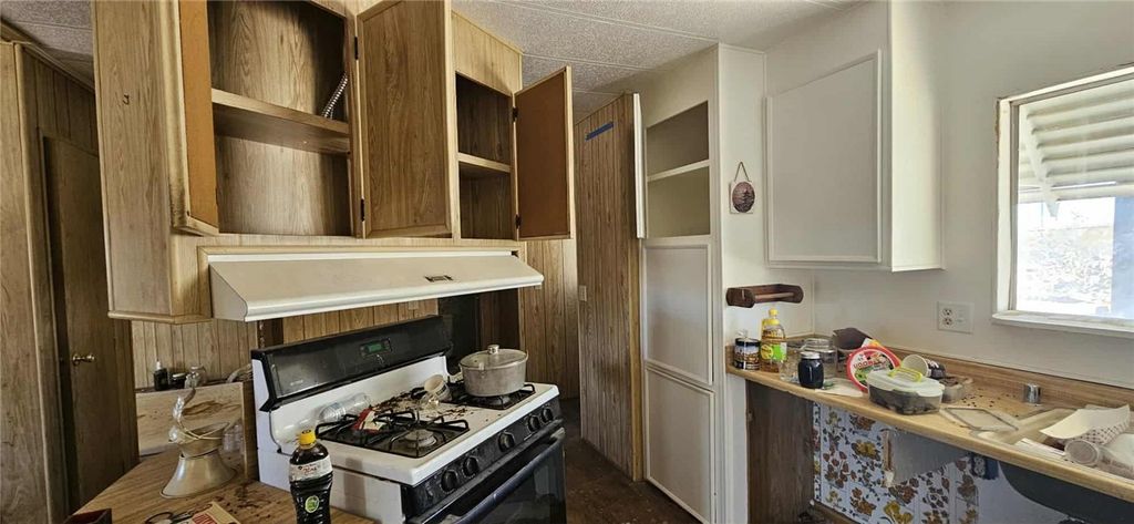 Image 11 of property listing at 7535 Camp Rock, Lucerne Valley, CA 92356