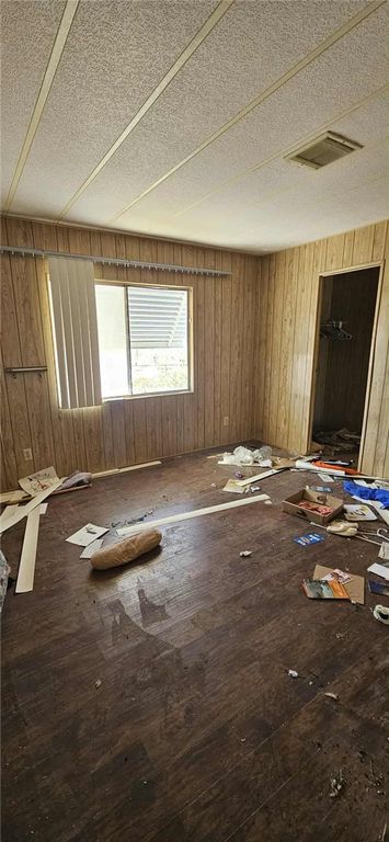 Image 15 of property listing at 7535 Camp Rock, Lucerne Valley, CA 92356