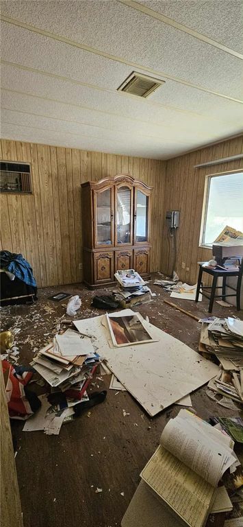 Image 16 of property listing at 7535 Camp Rock, Lucerne Valley, CA 92356