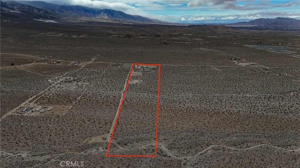 Image 3 of property listing at 7535 Camp Rock, Lucerne Valley, CA 92356