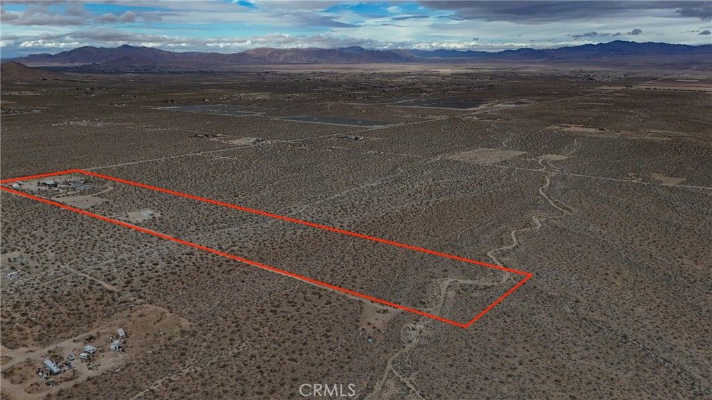 Image 4 of property listing at 7535 Camp Rock, Lucerne Valley, CA 92356