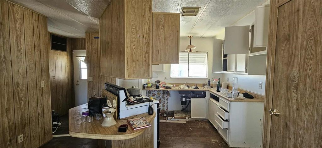 Image 9 of property listing at 7535 Camp Rock, Lucerne Valley, CA 92356