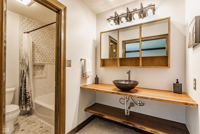 8901 Rocky Ridge Road, Indianapolis, IN 46217