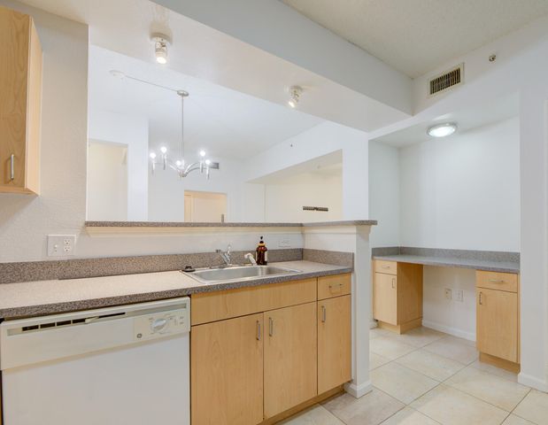 533 NE 3rd Avenue 131, Fort Lauderdale, FL 33301