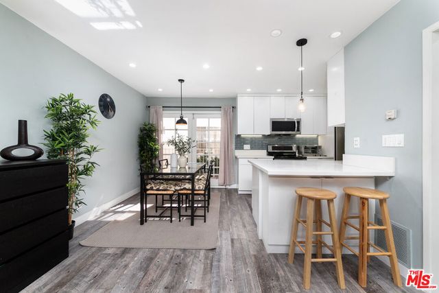 1145 Larrabee Street 6, West Hollywood, CA 90069