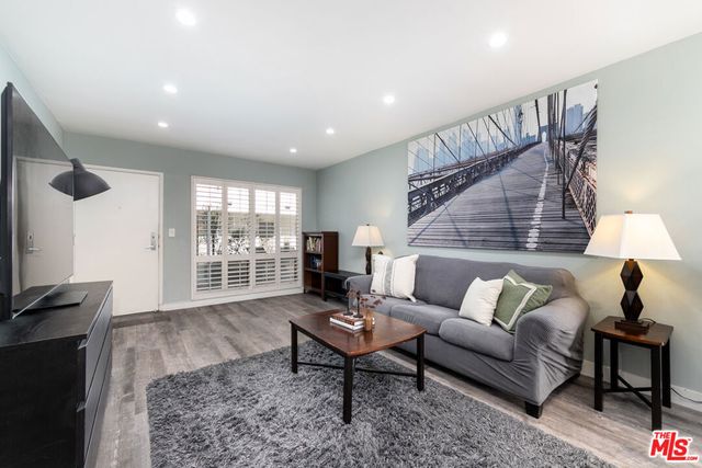 1145 Larrabee Street 6, West Hollywood, CA 90069