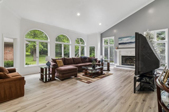 3701 Green Lake Road, West Bloomfield Twp, MI 48324