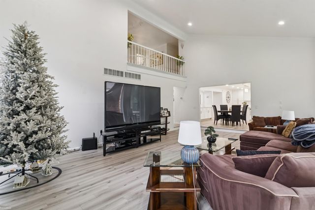 3701 Green Lake Road, West Bloomfield Twp, MI 48324