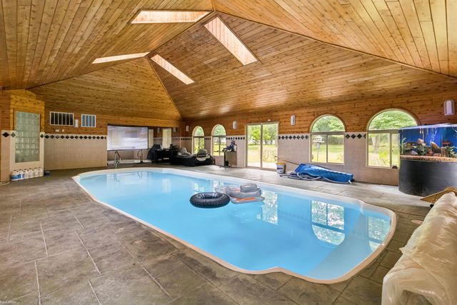 3701 Green Lake Road, West Bloomfield Twp, MI 48324