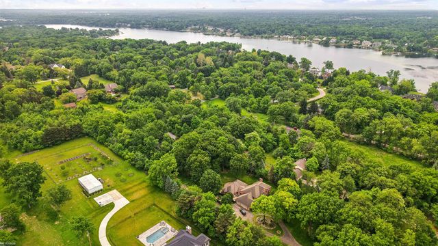 3701 Green Lake Road, West Bloomfield Twp, MI 48324