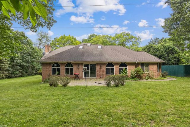 3701 Green Lake Road, West Bloomfield Twp, MI 48324