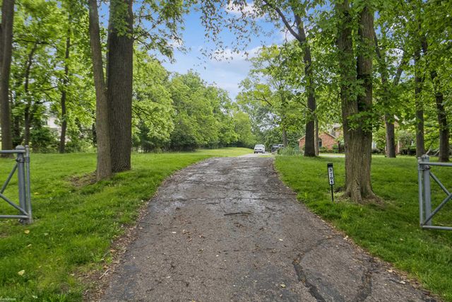 3701 Green Lake Road, West Bloomfield Twp, MI 48324