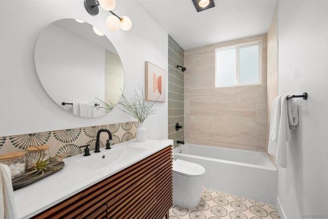 1907 Robinson Ave 309, San Diego, CA 92104