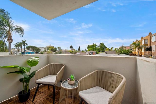 1907 Robinson Ave 309, San Diego, CA 92104