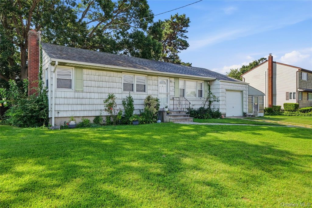 10 Shirley Lane, West Babylon, NY 11704 — photo 2