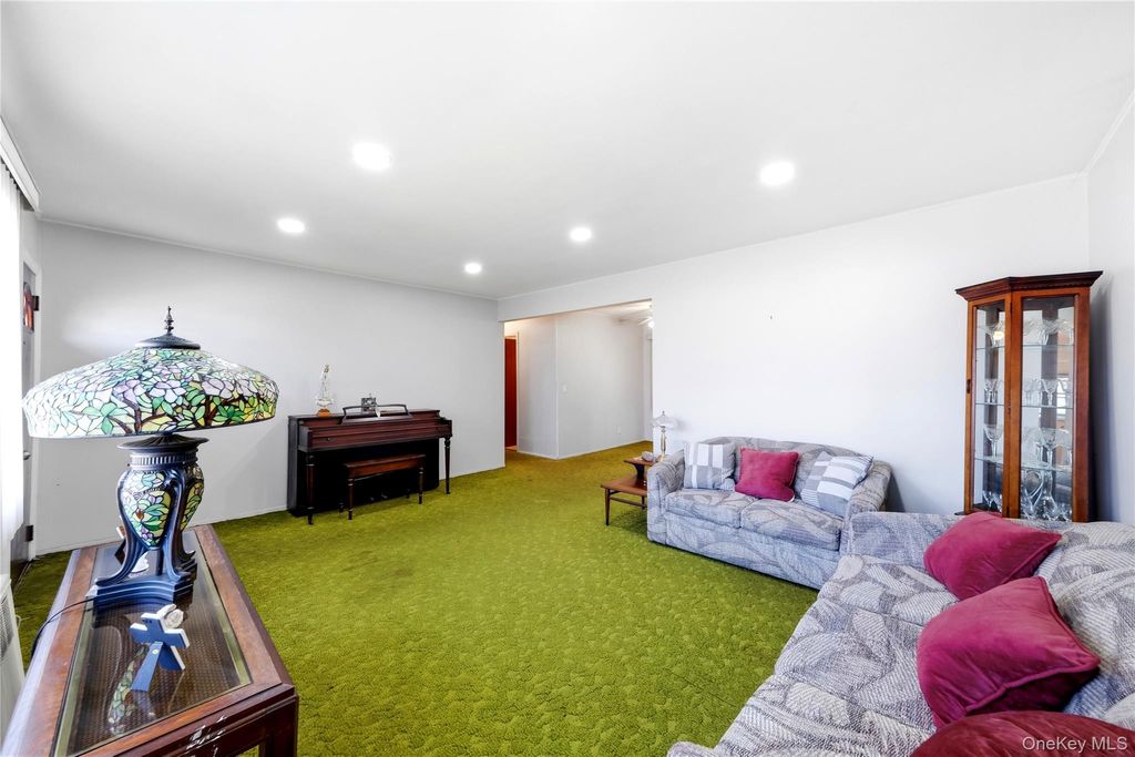 10 Shirley Lane, West Babylon, NY 11704 — photo 5
