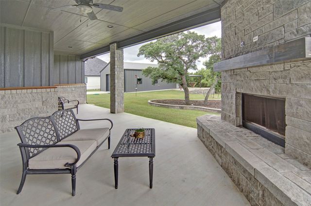 242 Coalson Crossing, Azle, TX 76020