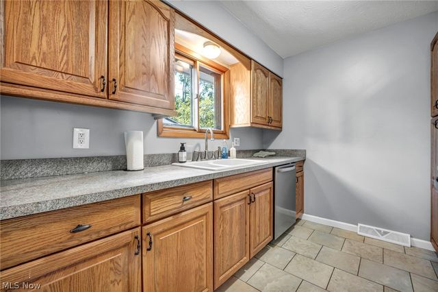 7386 Primrose Drive, Mentor On The Lake, OH 44060