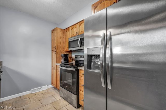 7386 Primrose Drive, Mentor On The Lake, OH 44060