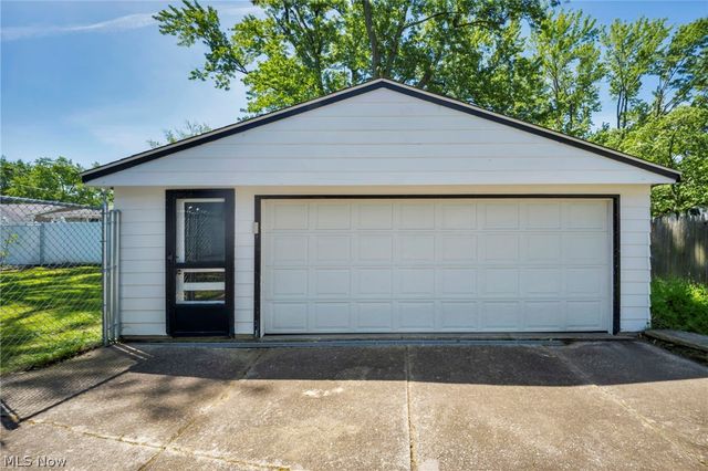 7386 Primrose Drive, Mentor On The Lake, OH 44060