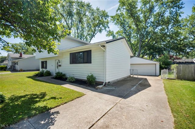 7386 Primrose Drive, Mentor On The Lake, OH 44060