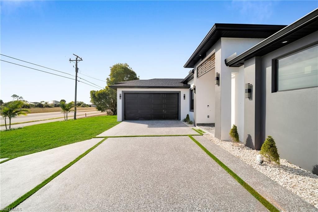 Image 4 of property listing at 3009 NW VAN BUREN PKWY, Cape Coral, FL 33993