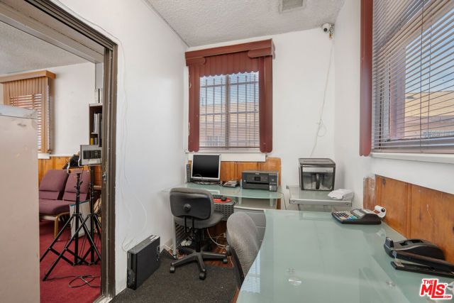 8461 S San Pedro Street, Los Angeles, CA 90003