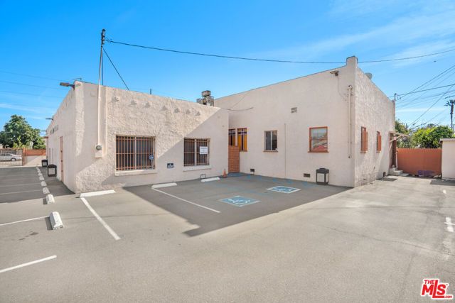 8461 S San Pedro Street, Los Angeles, CA 90003