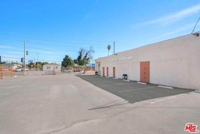 8461 S San Pedro Street, Los Angeles, CA 90003