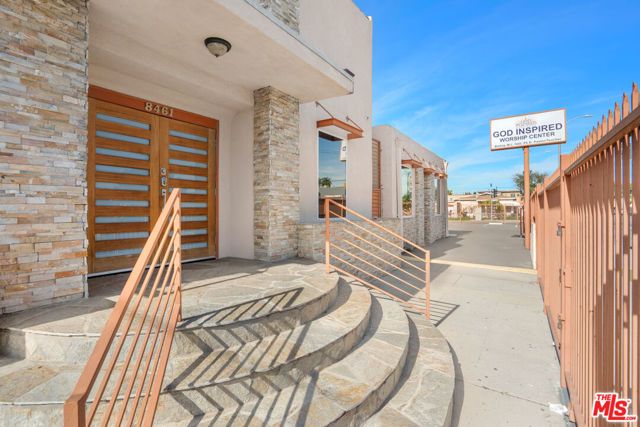 8461 S San Pedro Street, Los Angeles, CA 90003