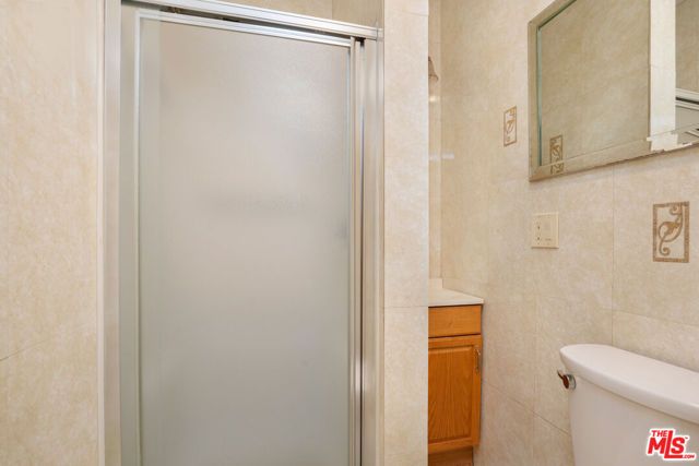 8461 S San Pedro Street, Los Angeles, CA 90003