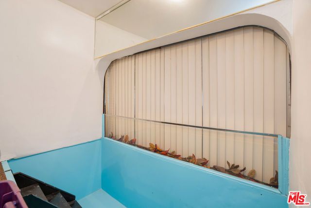 8461 S San Pedro Street, Los Angeles, CA 90003