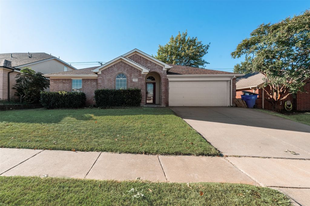 1120 Fawn Meadow Trail, Kennedale, TX 76060