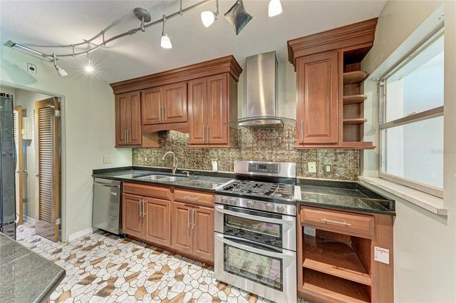 319 20TH STREET E, Bradenton, FL 34208