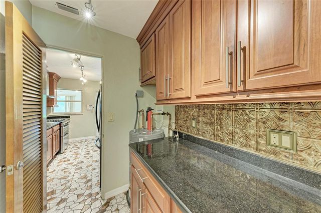 319 20TH STREET E, Bradenton, FL 34208