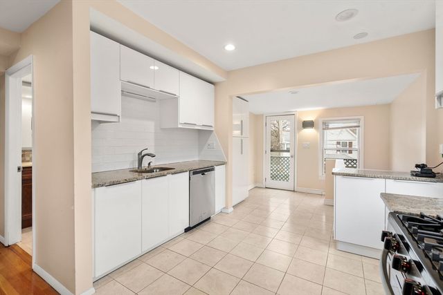 1003 Chestnut St 1003, Newton, MA 02464