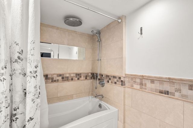 1003 Chestnut St 1003, Newton, MA 02464