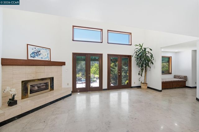 39 Mira Loma Rd, Orinda, CA 94563