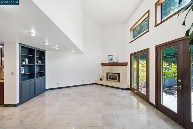 39 Mira Loma Rd, Orinda, CA 94563