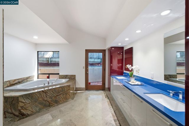39 Mira Loma Rd, Orinda, CA 94563