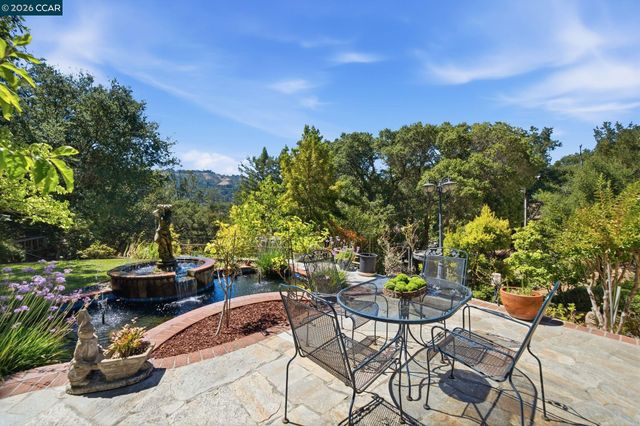 39 Mira Loma Rd, Orinda, CA 94563
