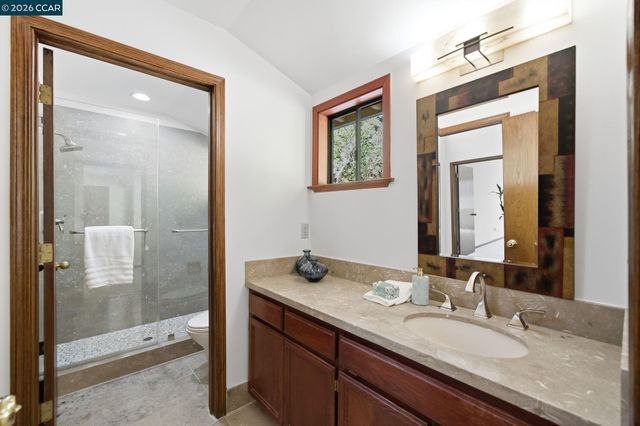 39 Mira Loma Rd, Orinda, CA 94563