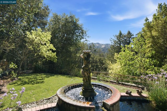 39 Mira Loma Rd, Orinda, CA 94563