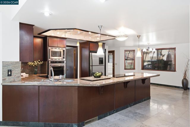 39 Mira Loma Rd, Orinda, CA 94563