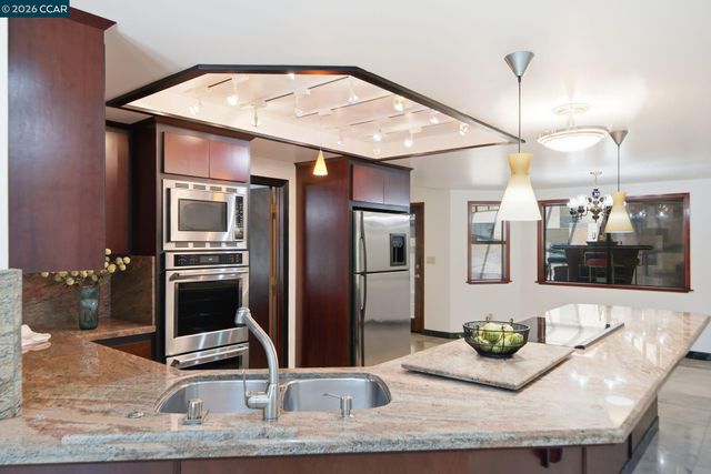 39 Mira Loma Rd, Orinda, CA 94563