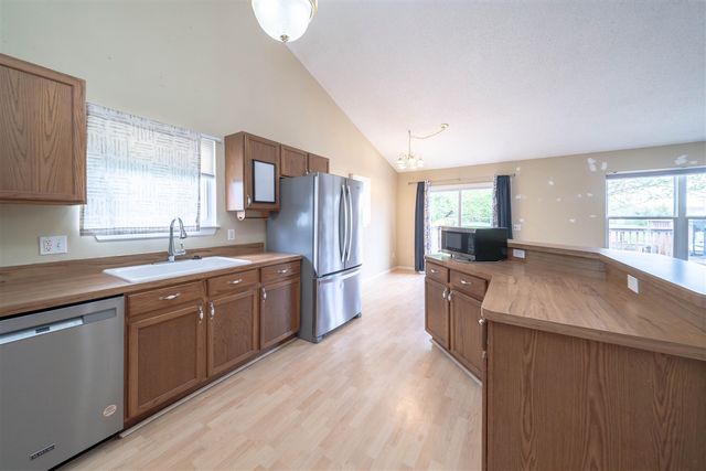 11000 Saddlebrook Drive, Pinckney, MI 48169