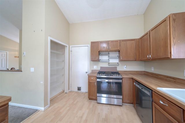 11000 Saddlebrook Drive, Pinckney, MI 48169